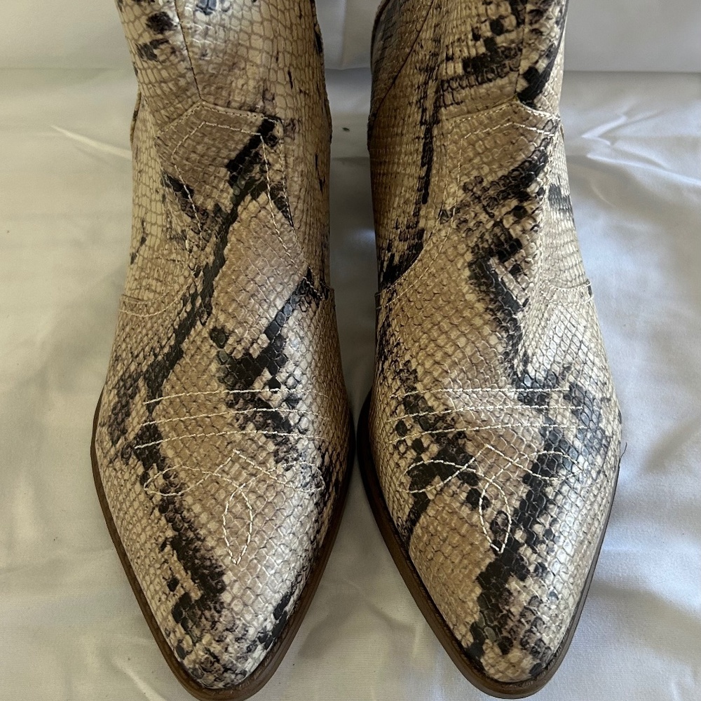 Fergalicious by Fergie Malinda Snake Skin Print Ankle Boot Size 10M